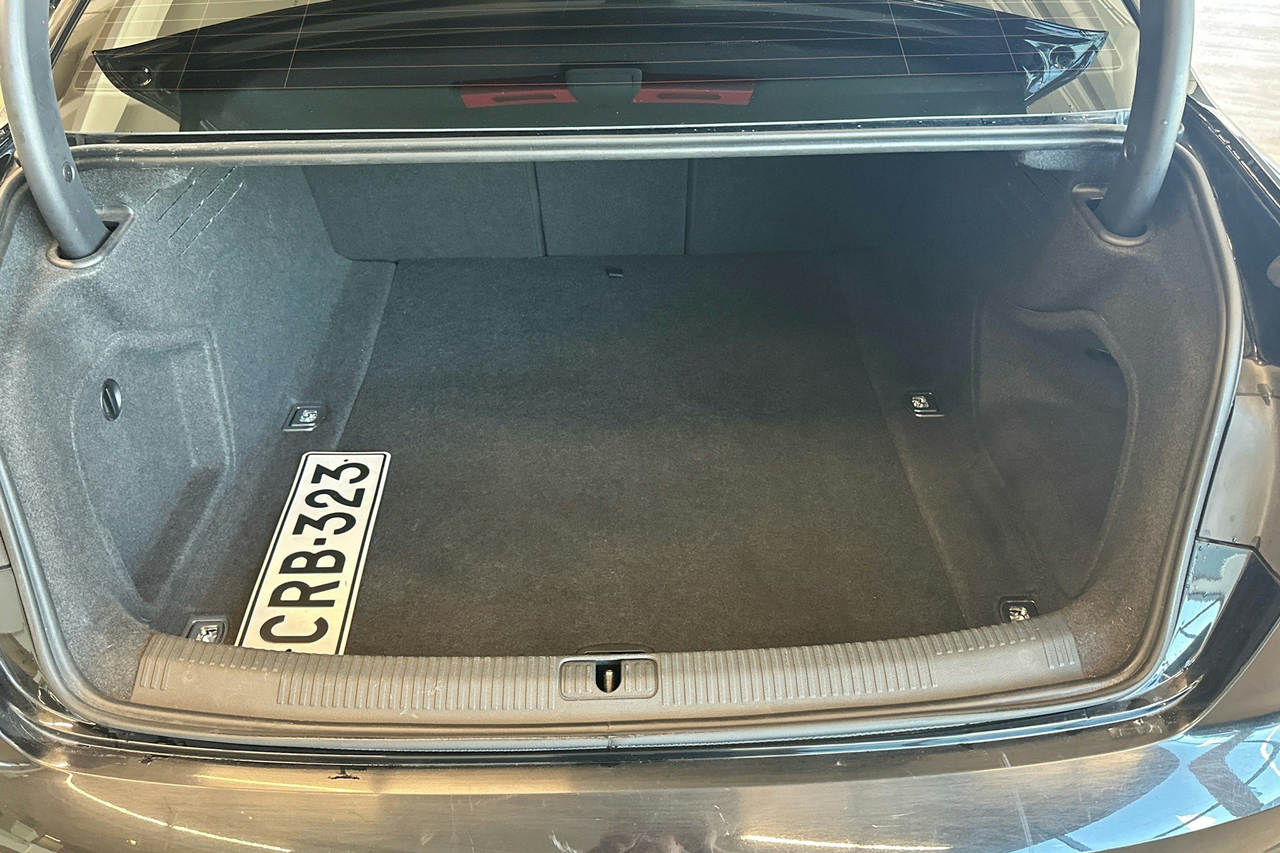 musta Audi A4 2022 kuva 15.