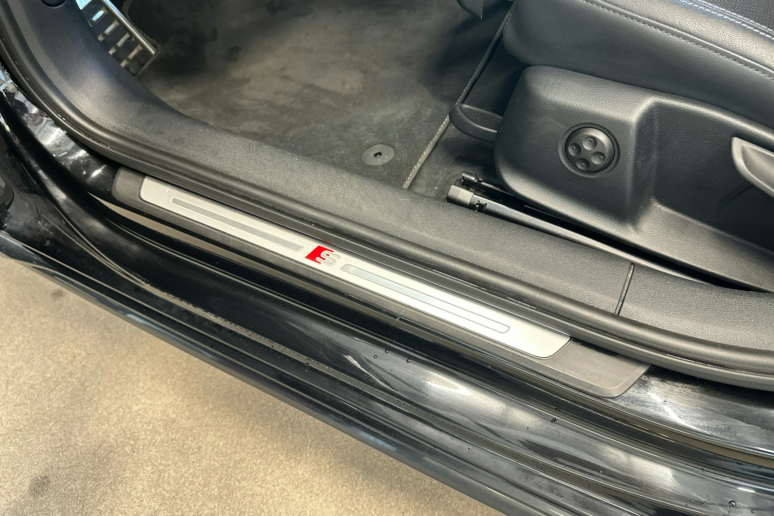 musta Audi A4 2022 kuva 19.