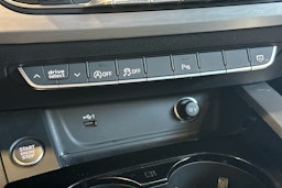 musta Audi A4 2022 kuva 33.