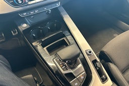 musta Audi A4 2022 kuva 34.