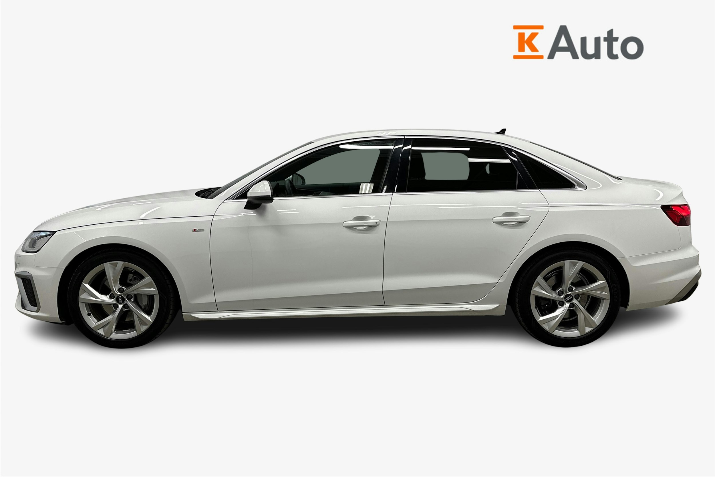 valkoinen Audi A4 2022 kuva 6.