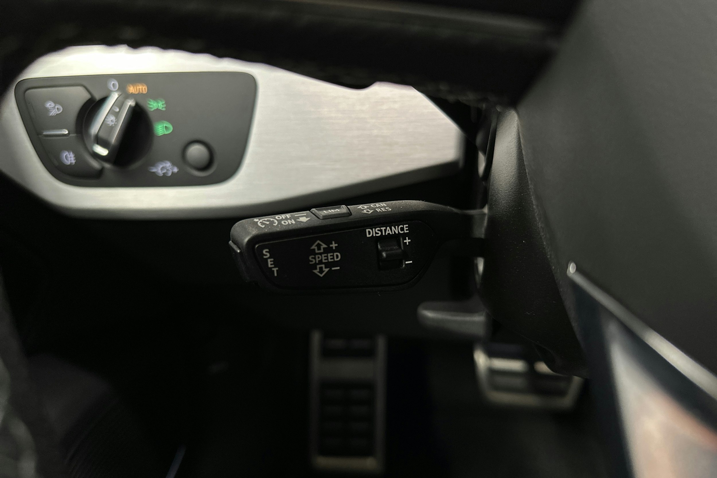 valkoinen Audi A4 2022 kuva 16.