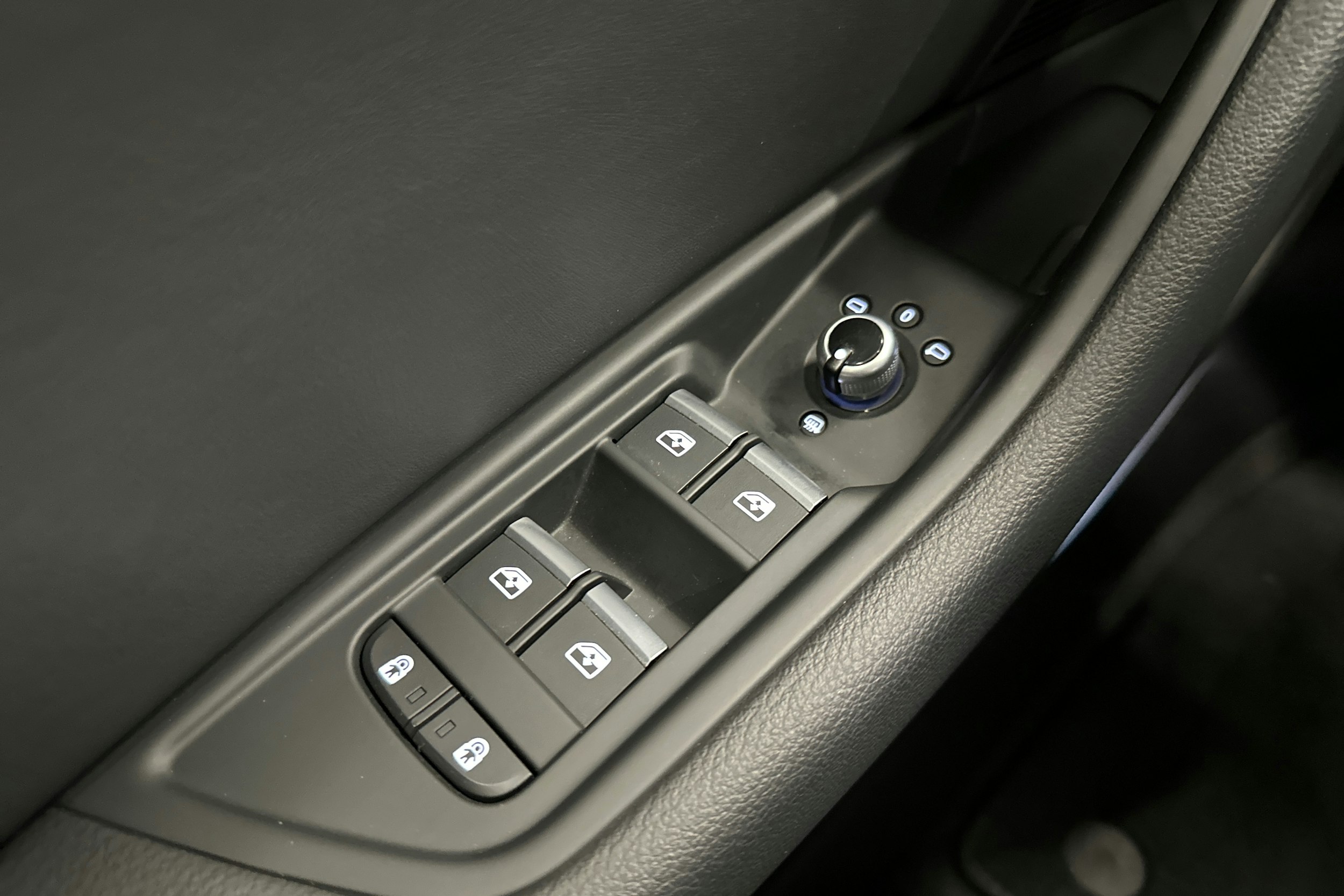 valkoinen Audi A4 2022 kuva 18.