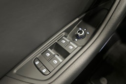 valkoinen Audi A4 2022 kuva 18.