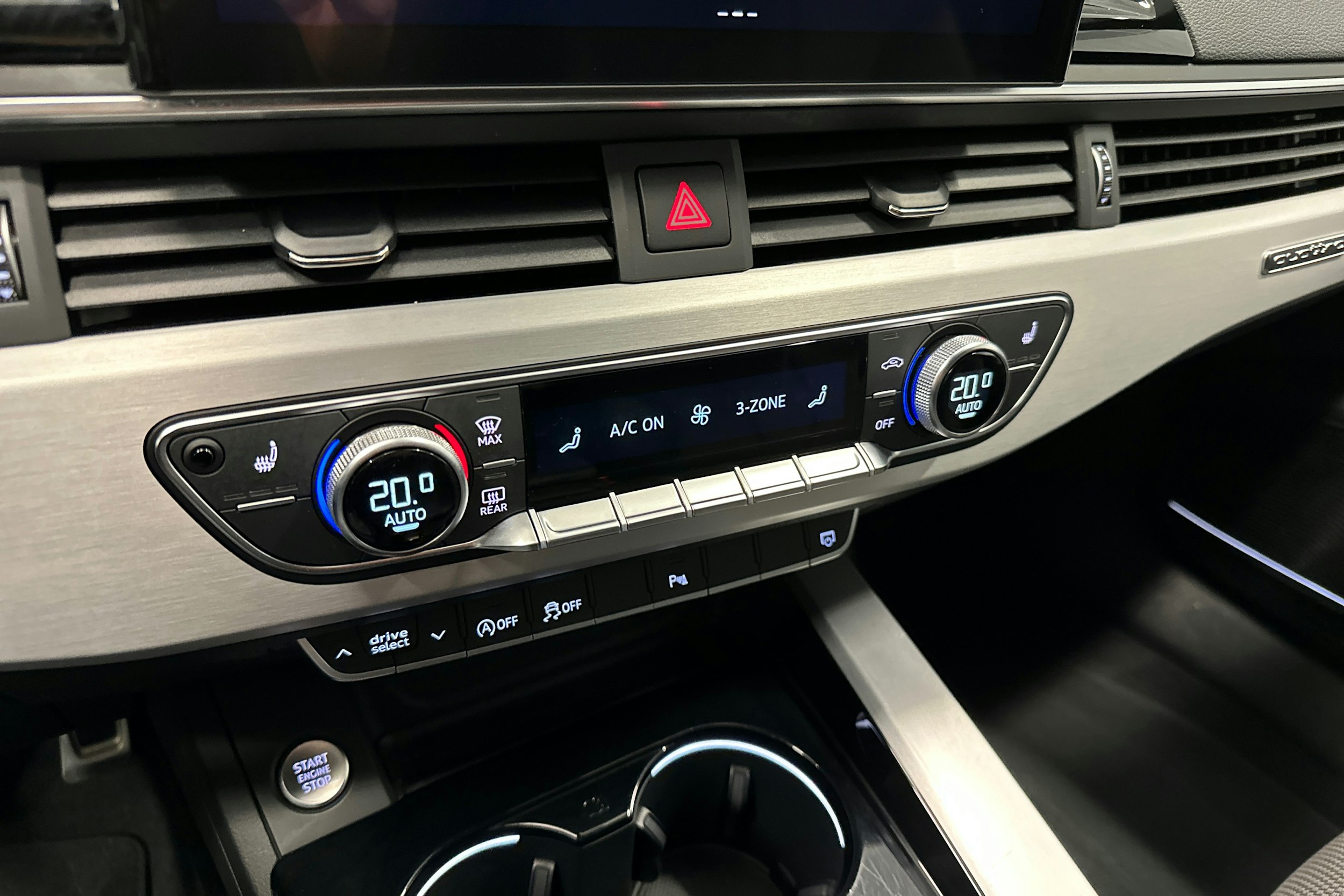 valkoinen Audi A4 2022 kuva 25.