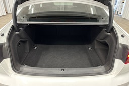 valkoinen Audi A4 2022 kuva 29.