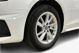 valkoinen Audi A4 2022 kuva 11.