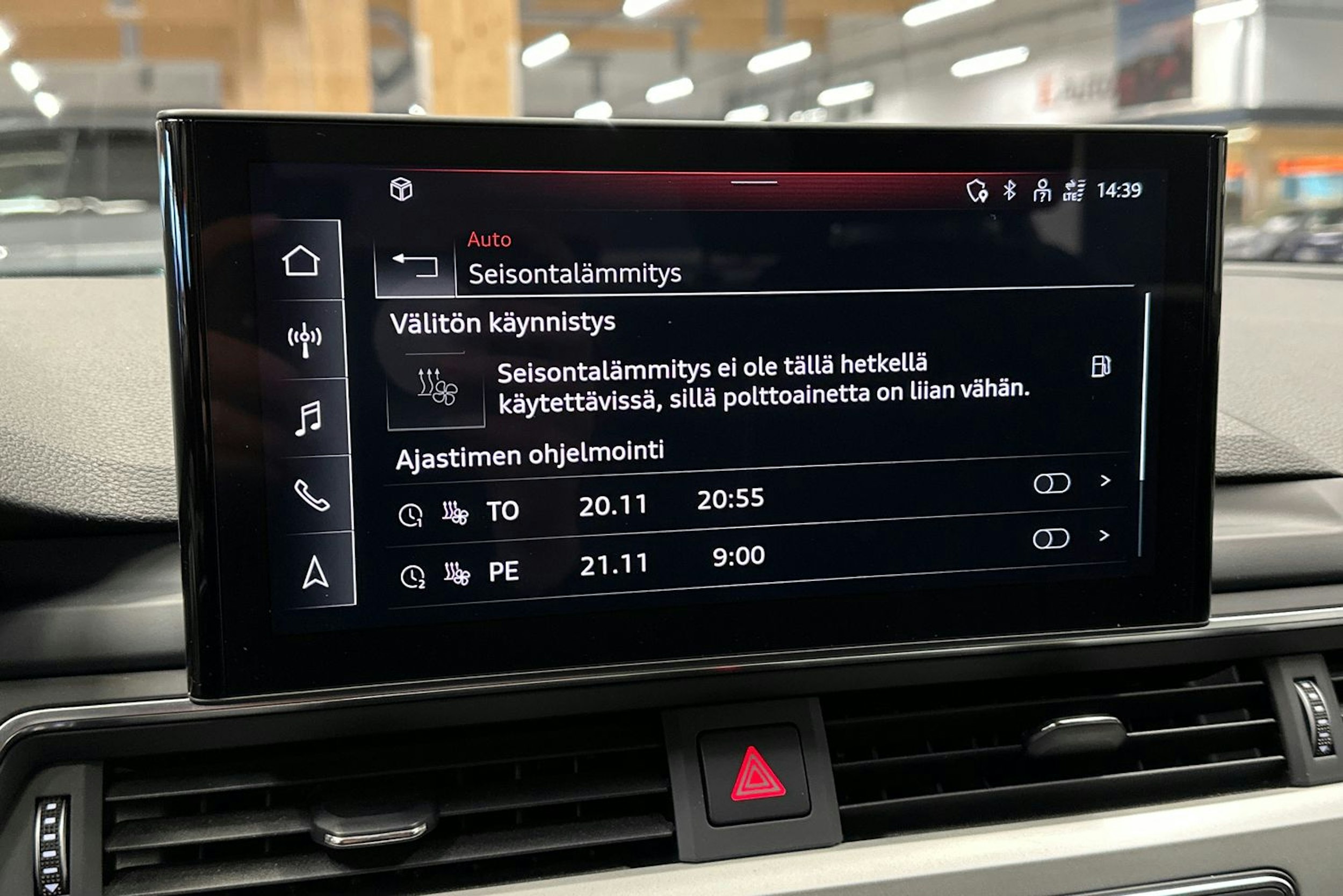 valkoinen Audi A4 2022 kuva 17.