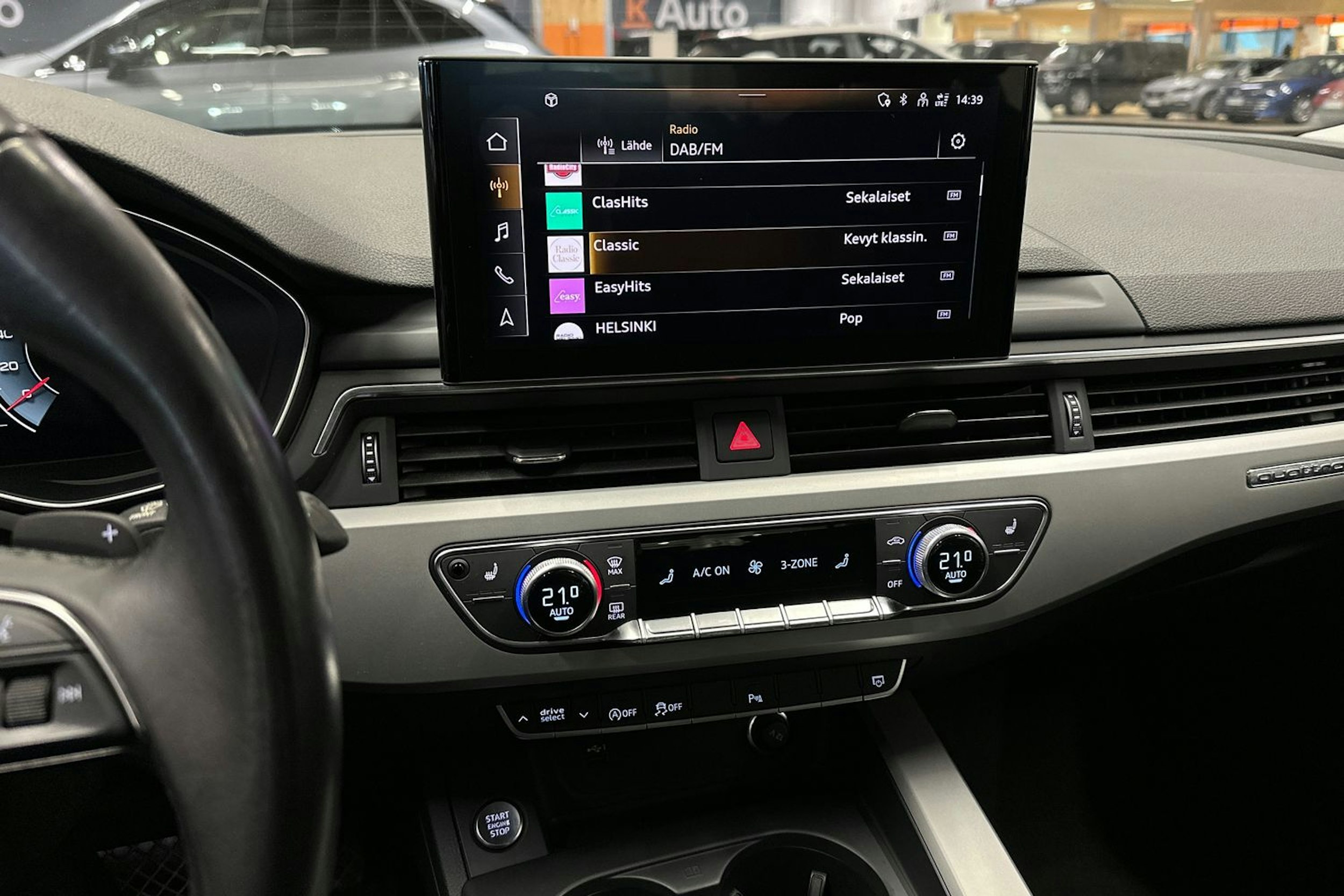 valkoinen Audi A4 2022 kuva 18.