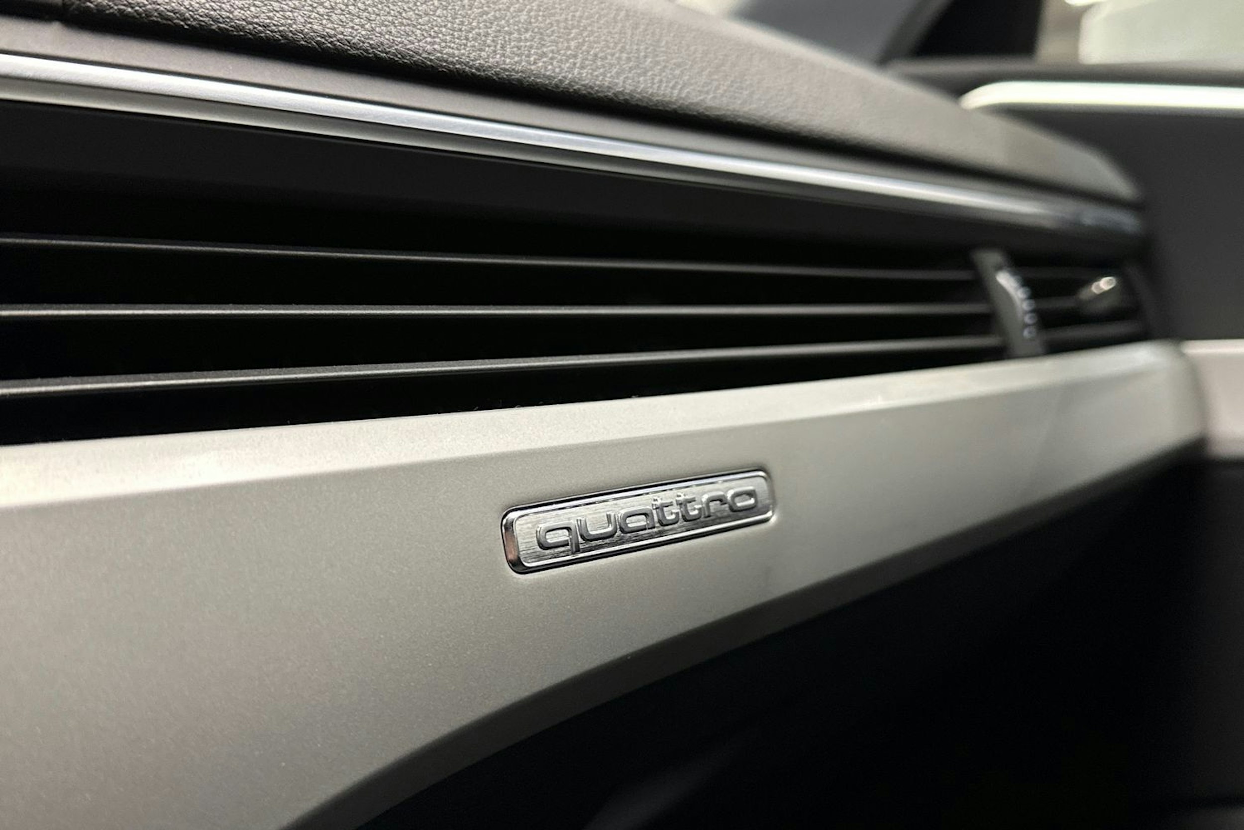 valkoinen Audi A4 2022 kuva 19.