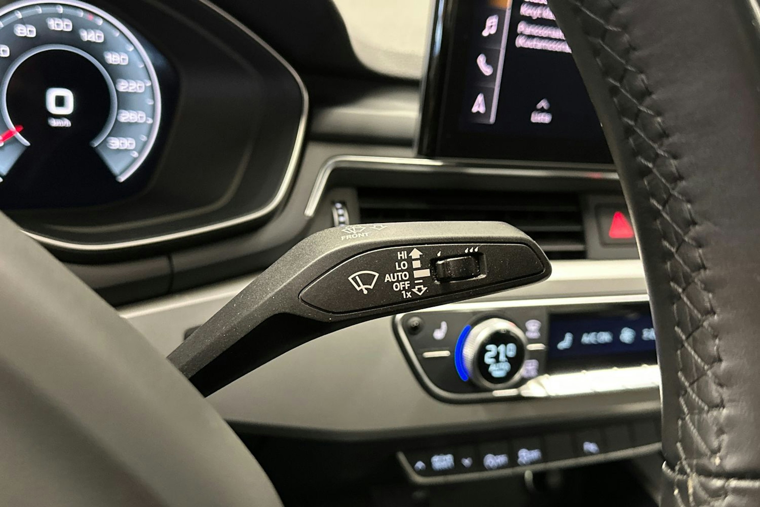 valkoinen Audi A4 2022 kuva 24.