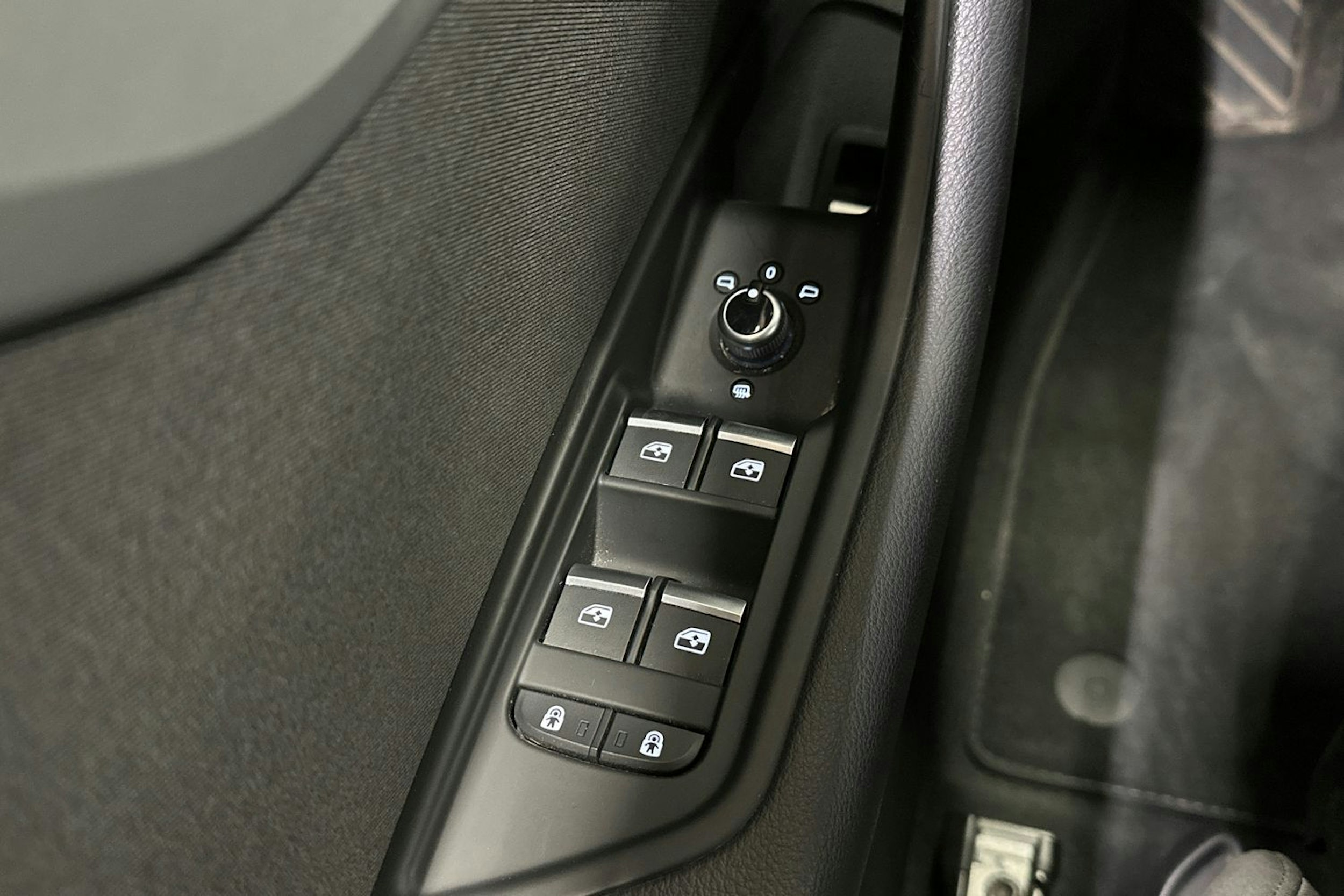 valkoinen Audi A4 2022 kuva 28.