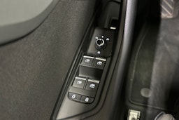 valkoinen Audi A4 2022 kuva 28.