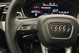 musta Audi A4 2022 kuva 11.