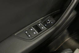 musta Audi A4 2022 kuva 15.