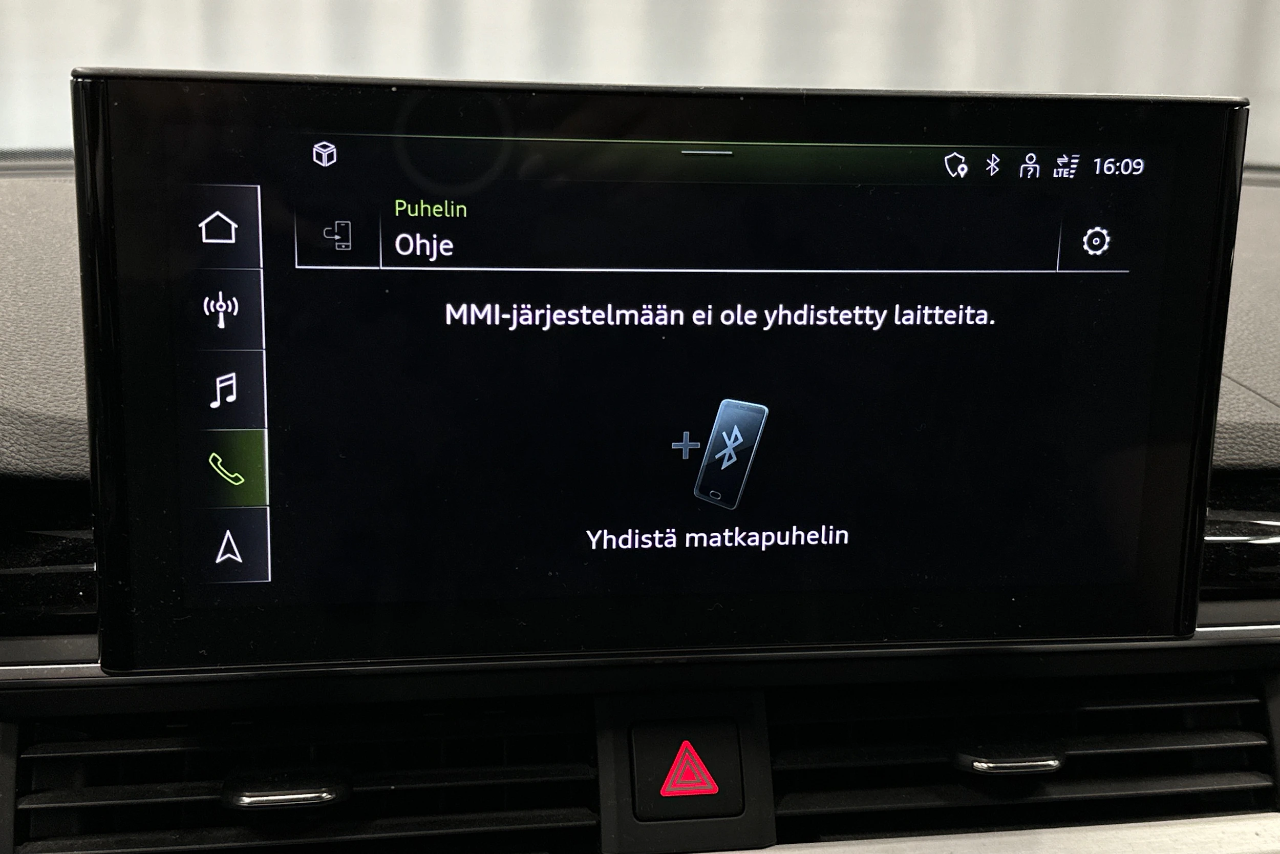musta Audi A4 2022 kuva 21.