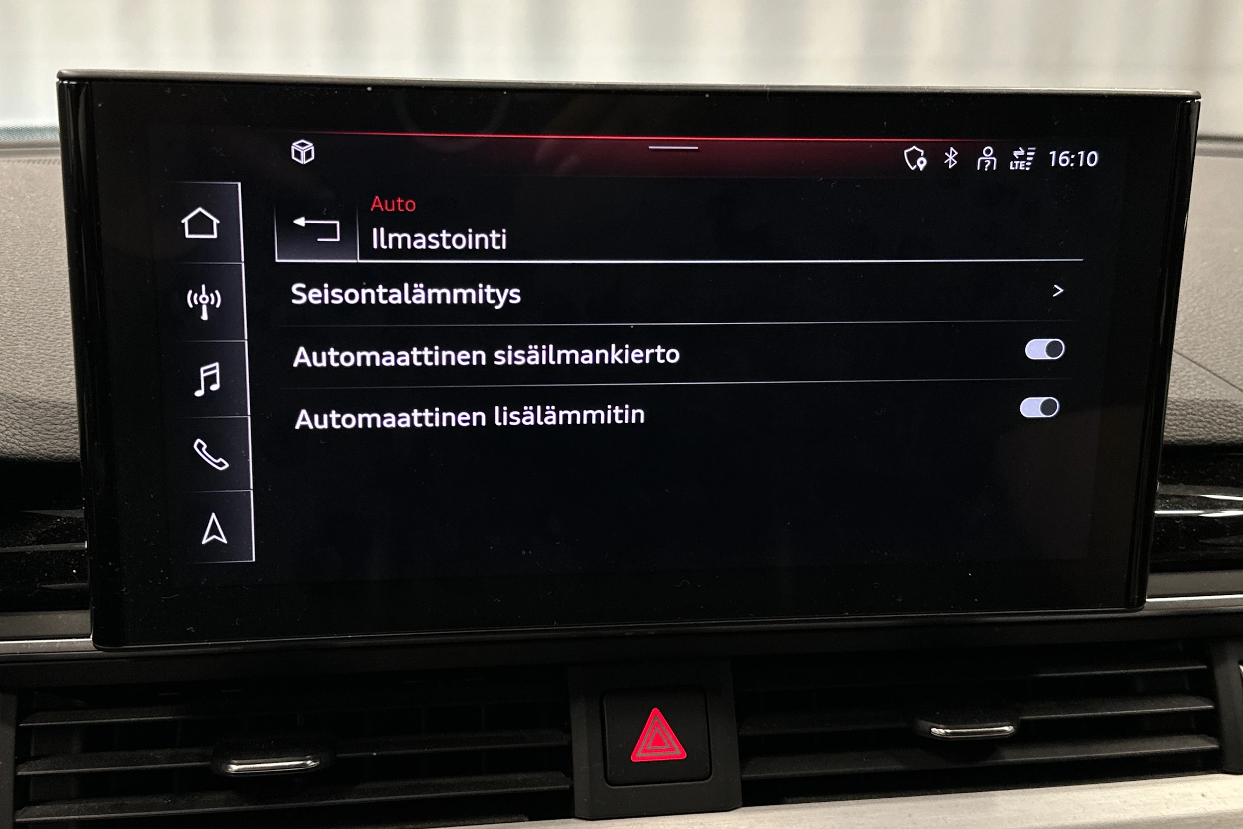 musta Audi A4 2022 kuva 25.
