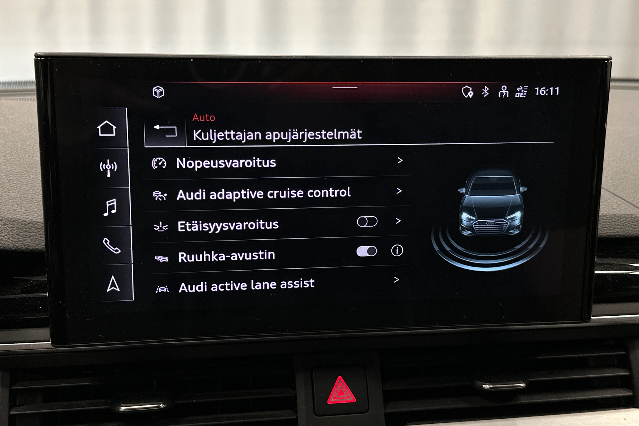 musta Audi A4 2022 kuva 27.