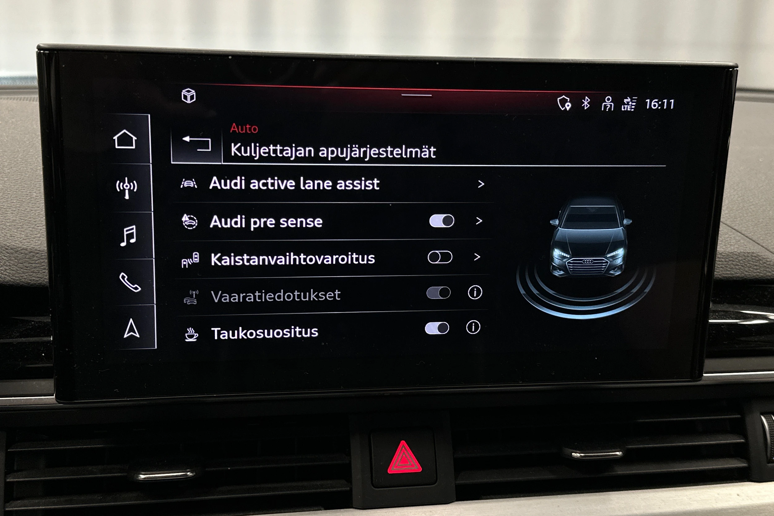 musta Audi A4 2022 kuva 28.