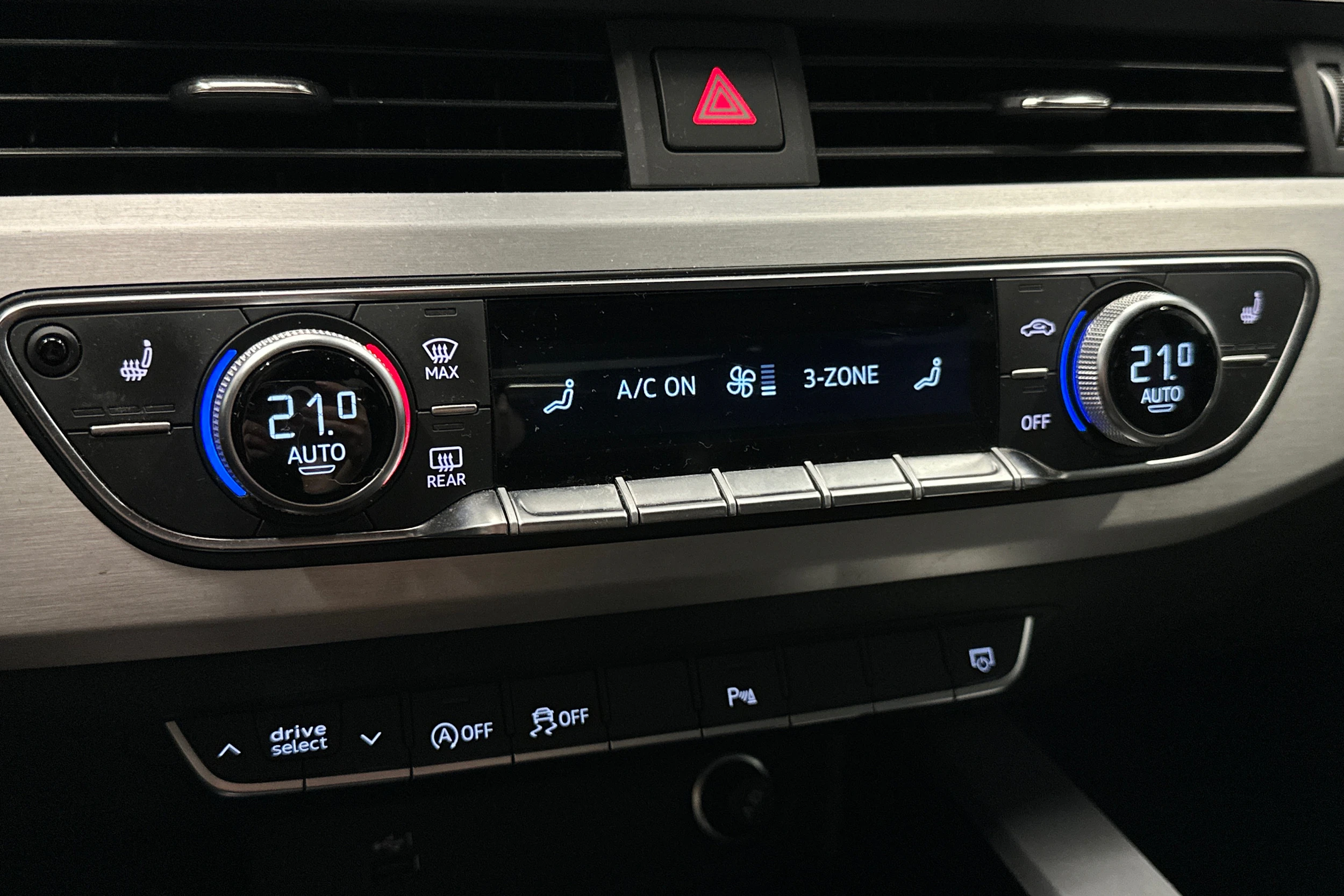 musta Audi A4 2022 kuva 31.
