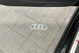 musta Audi A4 2022 kuva 33.