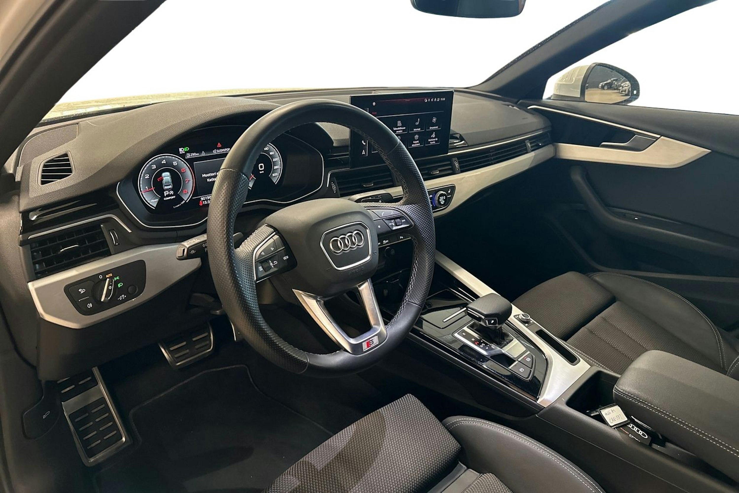 valkoinen Audi A4 2022 kuva 3.