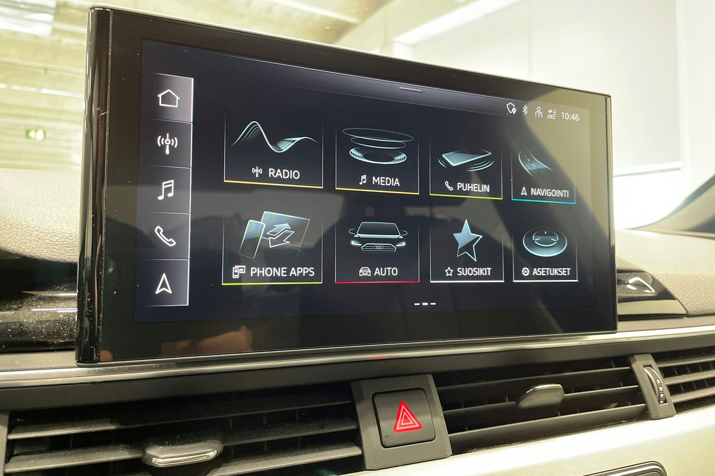Harmaa Audi A4 2022 kuva 20.