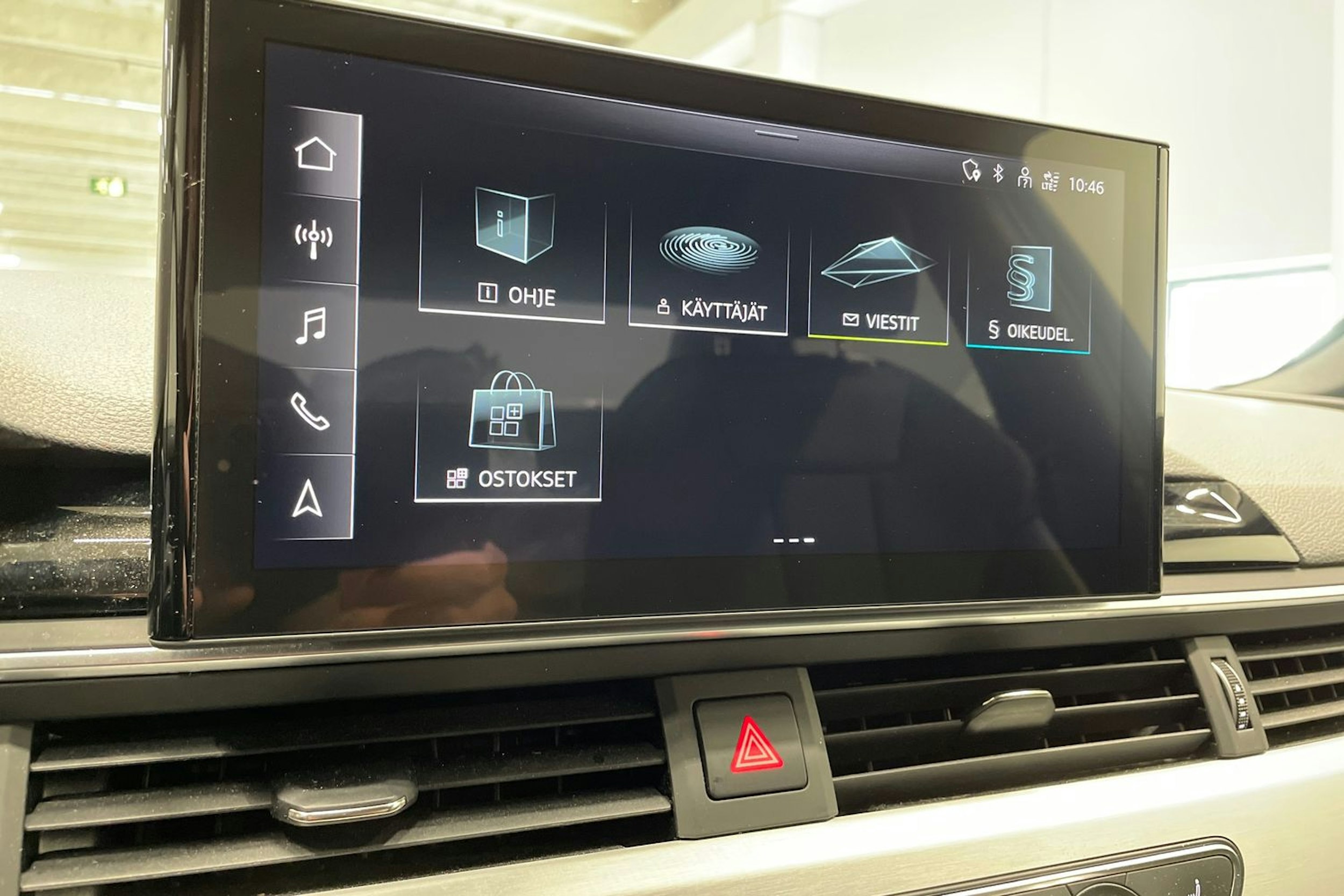 Harmaa Audi A4 2022 kuva 21.