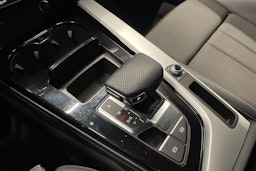 Harmaa Audi A4 2022 kuva 23.