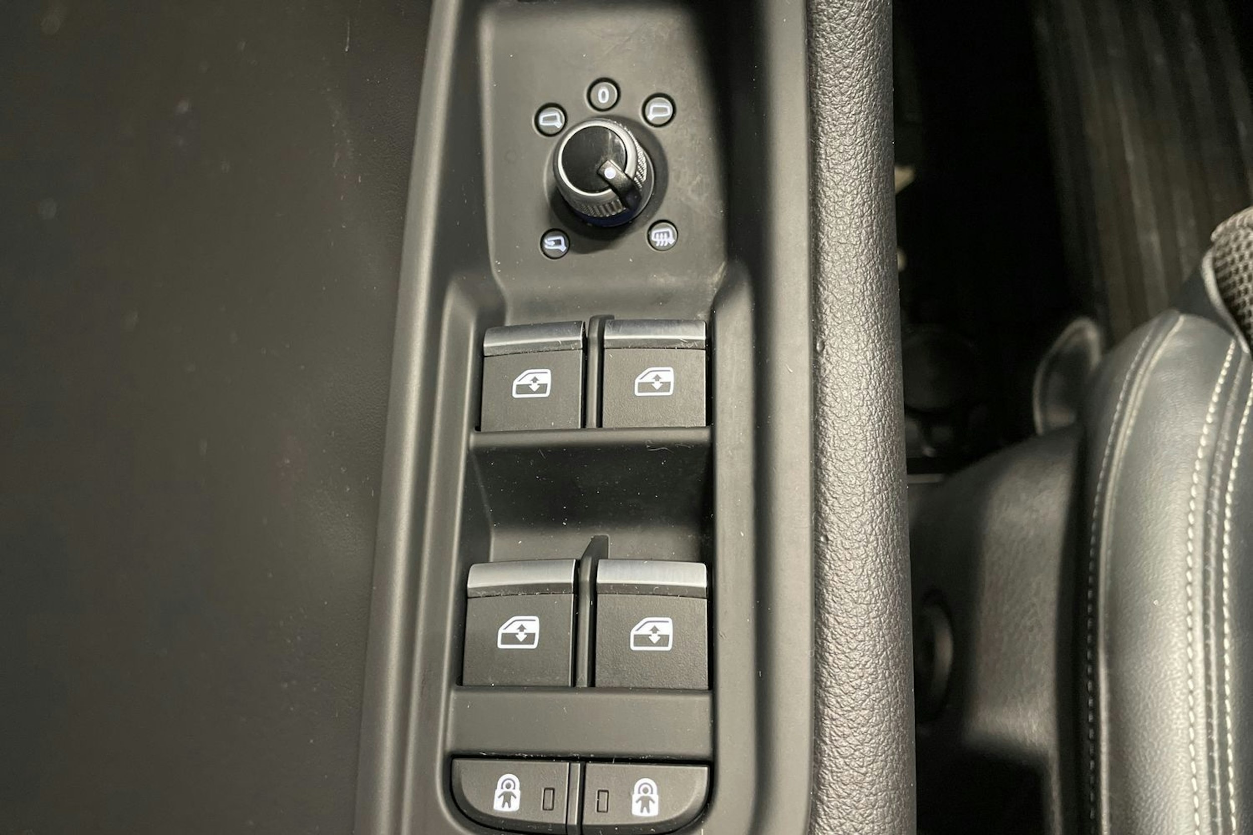 Harmaa Audi A4 2022 kuva 26.