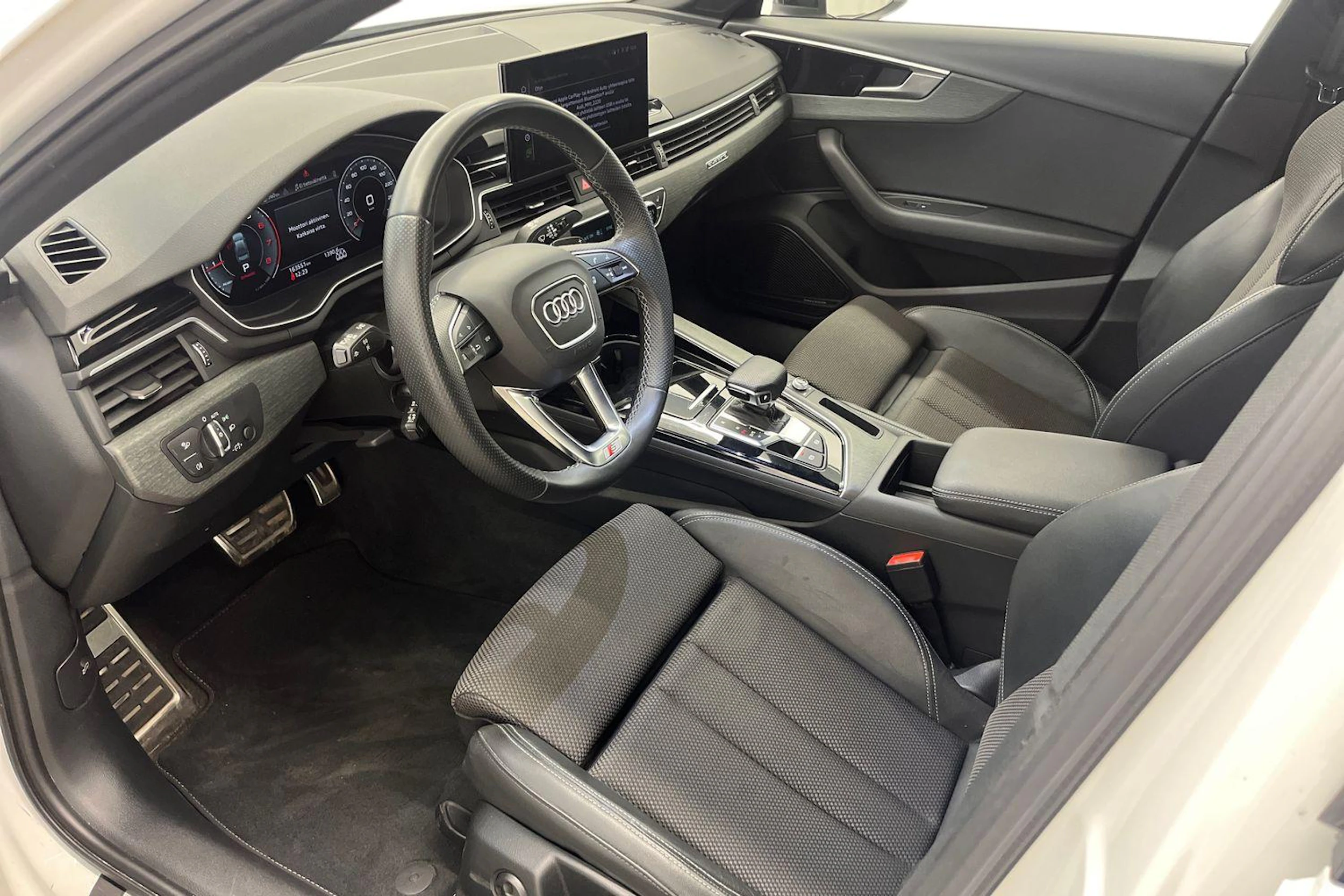 Valkoinen Audi A4 2022 kuva 6.