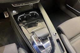 Valkoinen Audi A4 2022 kuva 17.
