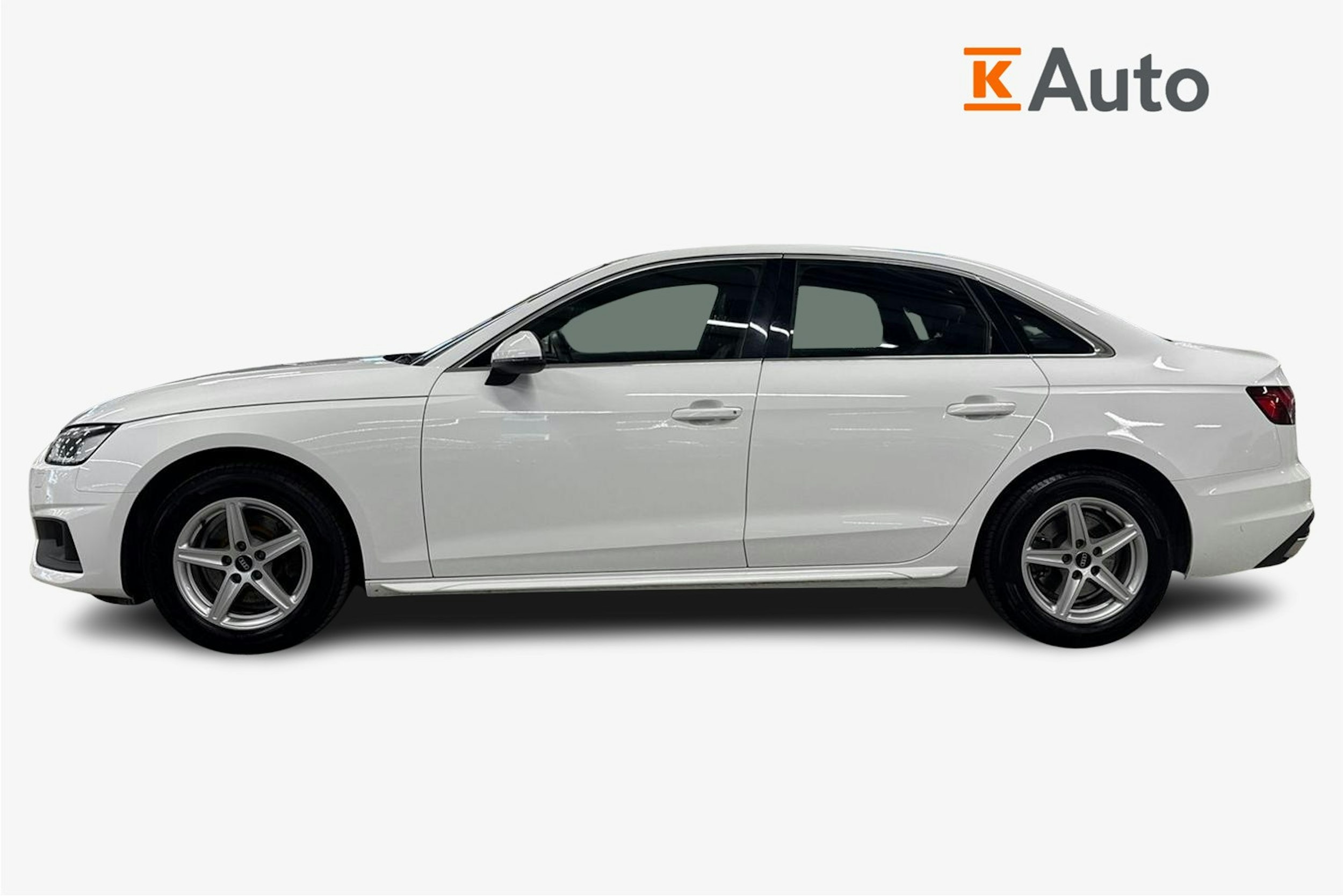 valkoinen Audi A4 2022 kuva 6.
