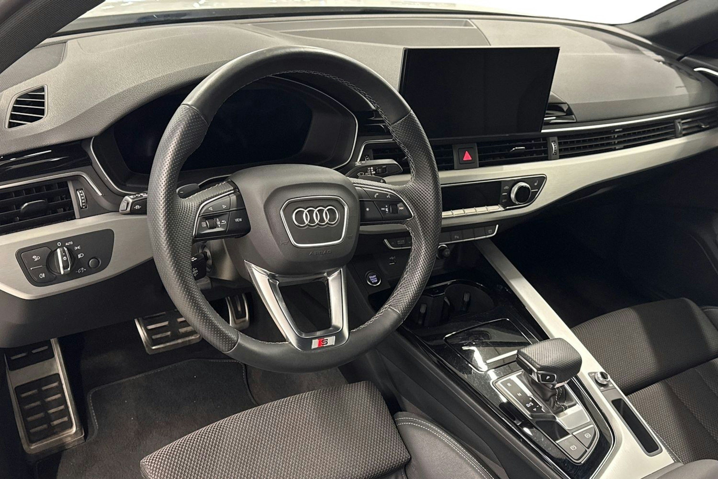 valkoinen Audi A4 2022 kuva 7.