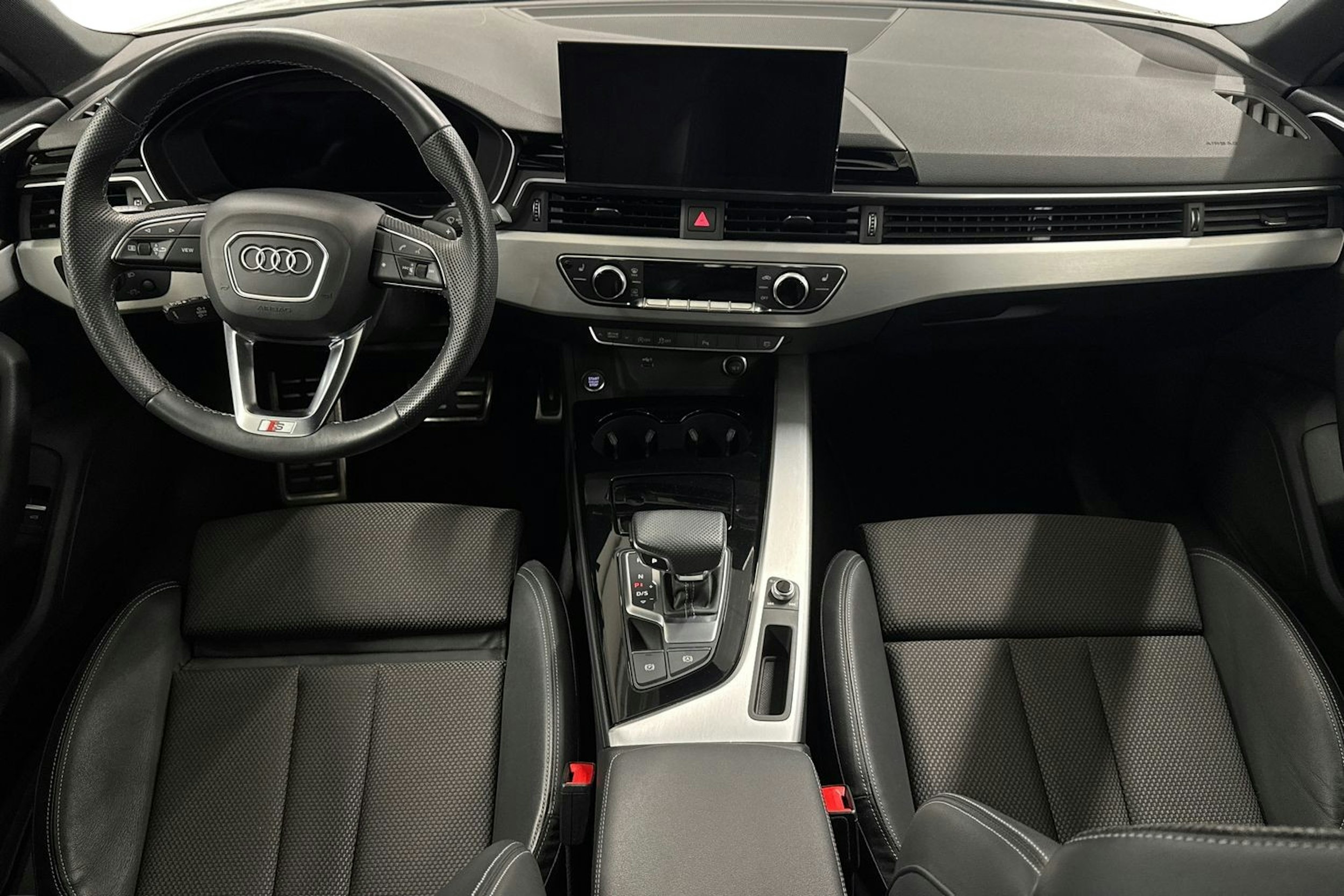 valkoinen Audi A4 2022 kuva 9.