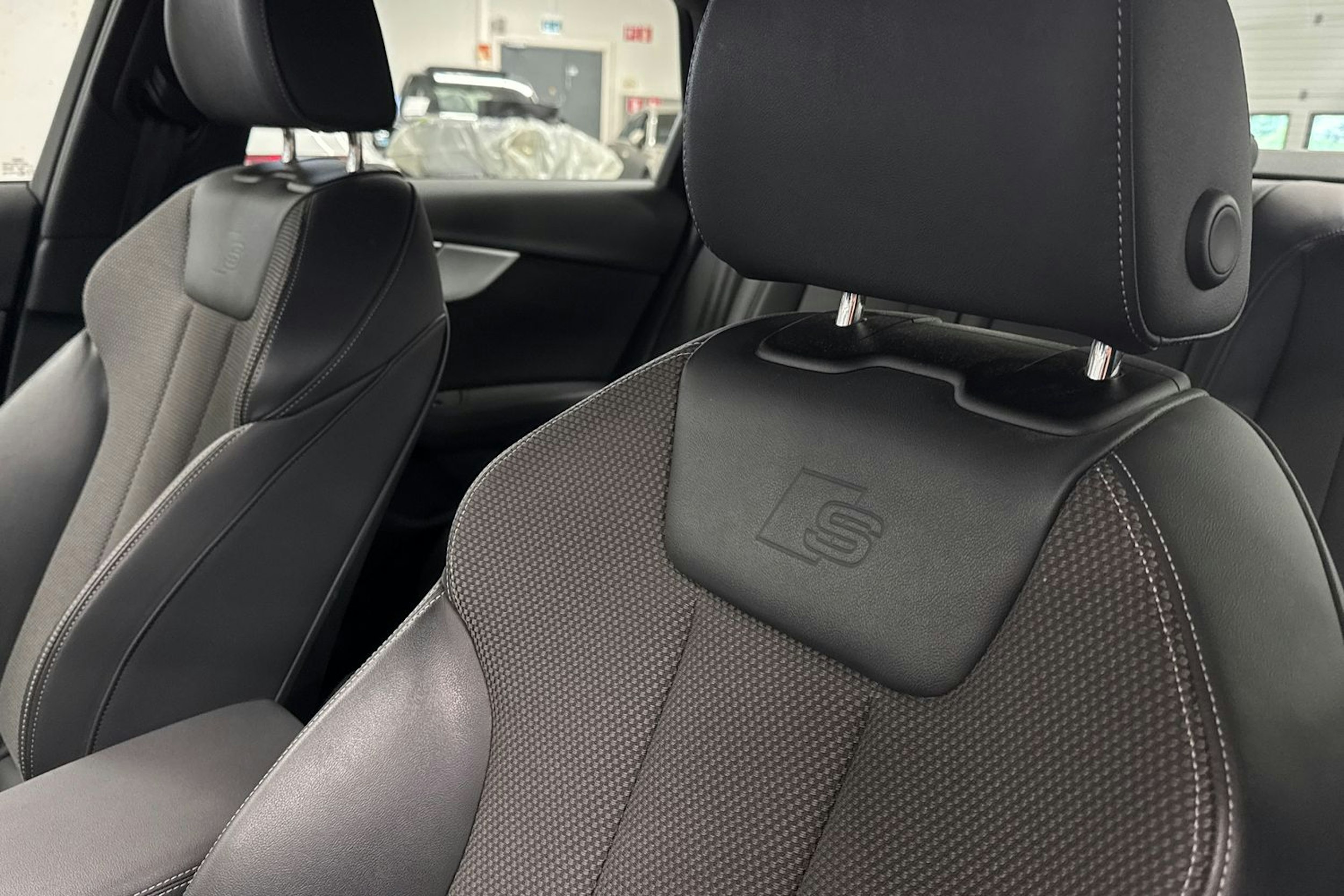 valkoinen Audi A4 2022 kuva 13.