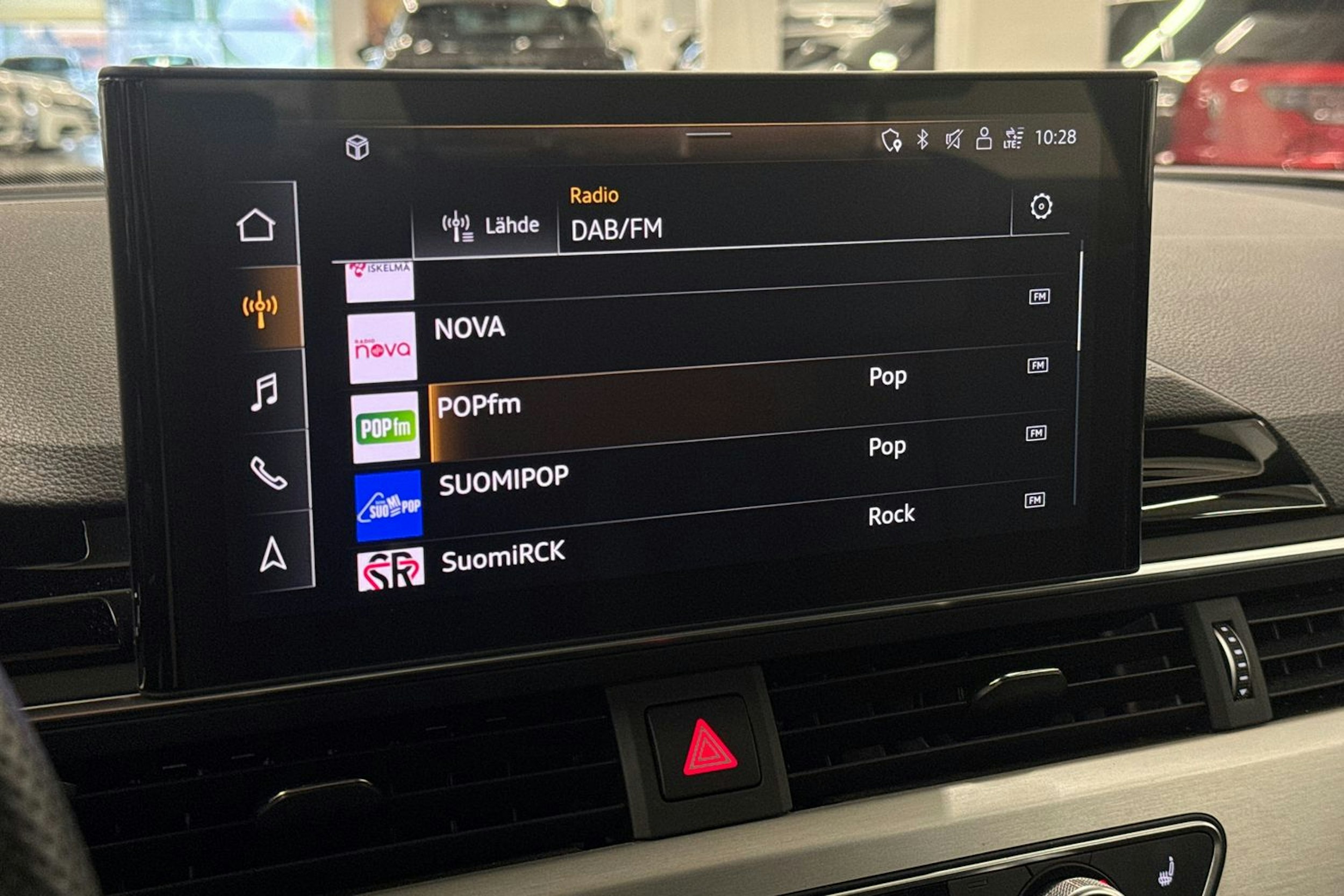 valkoinen Audi A4 2022 kuva 23.