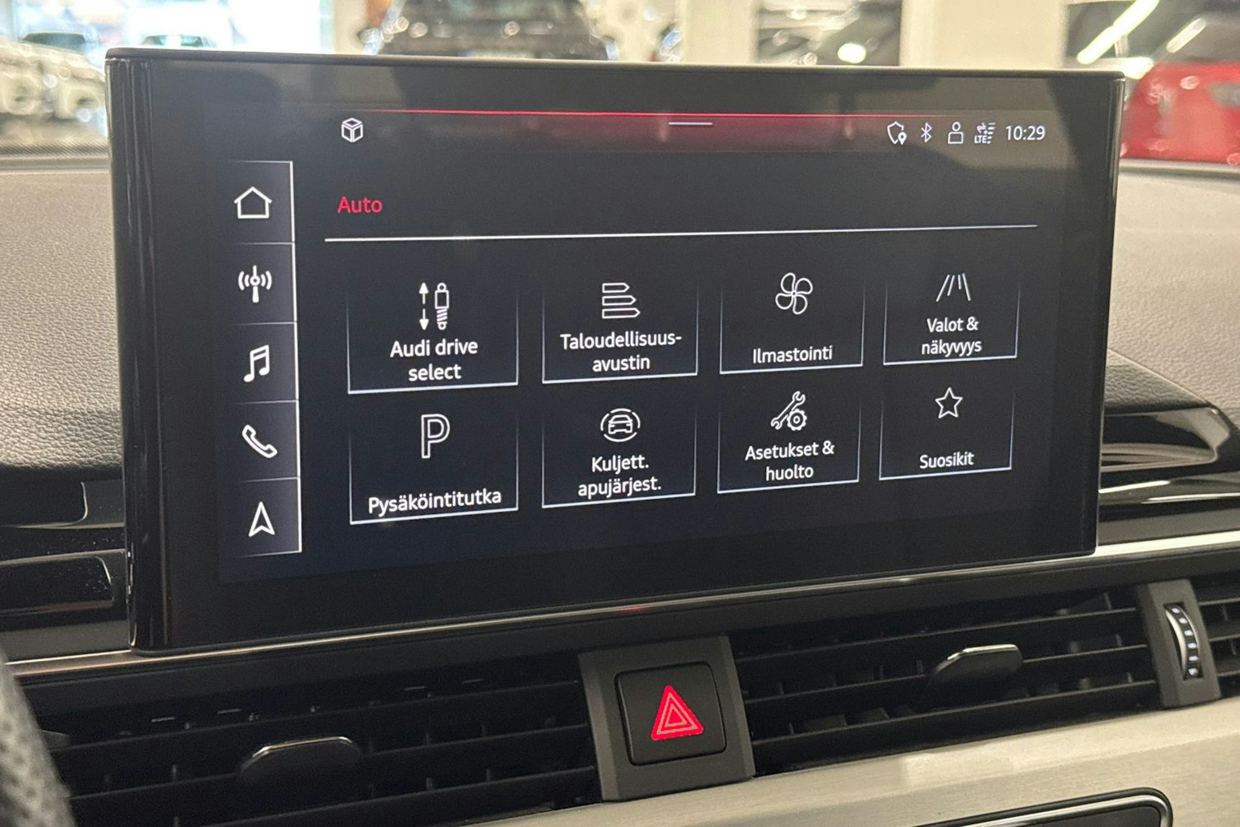 valkoinen Audi A4 2022 kuva 24.