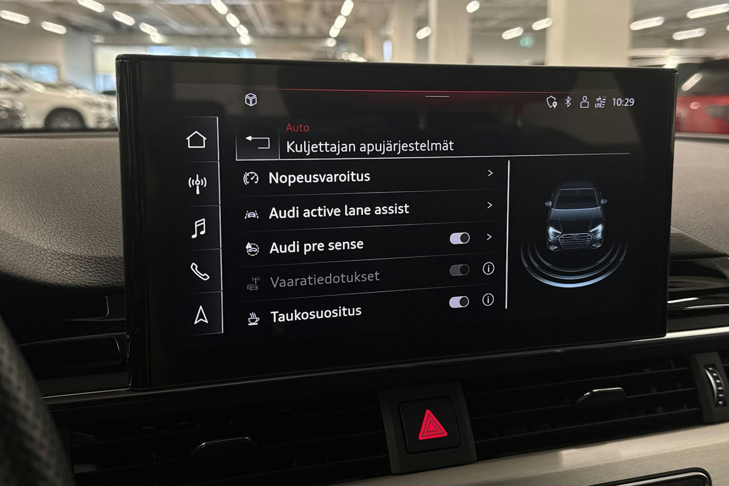 valkoinen Audi A4 2022 kuva 27.