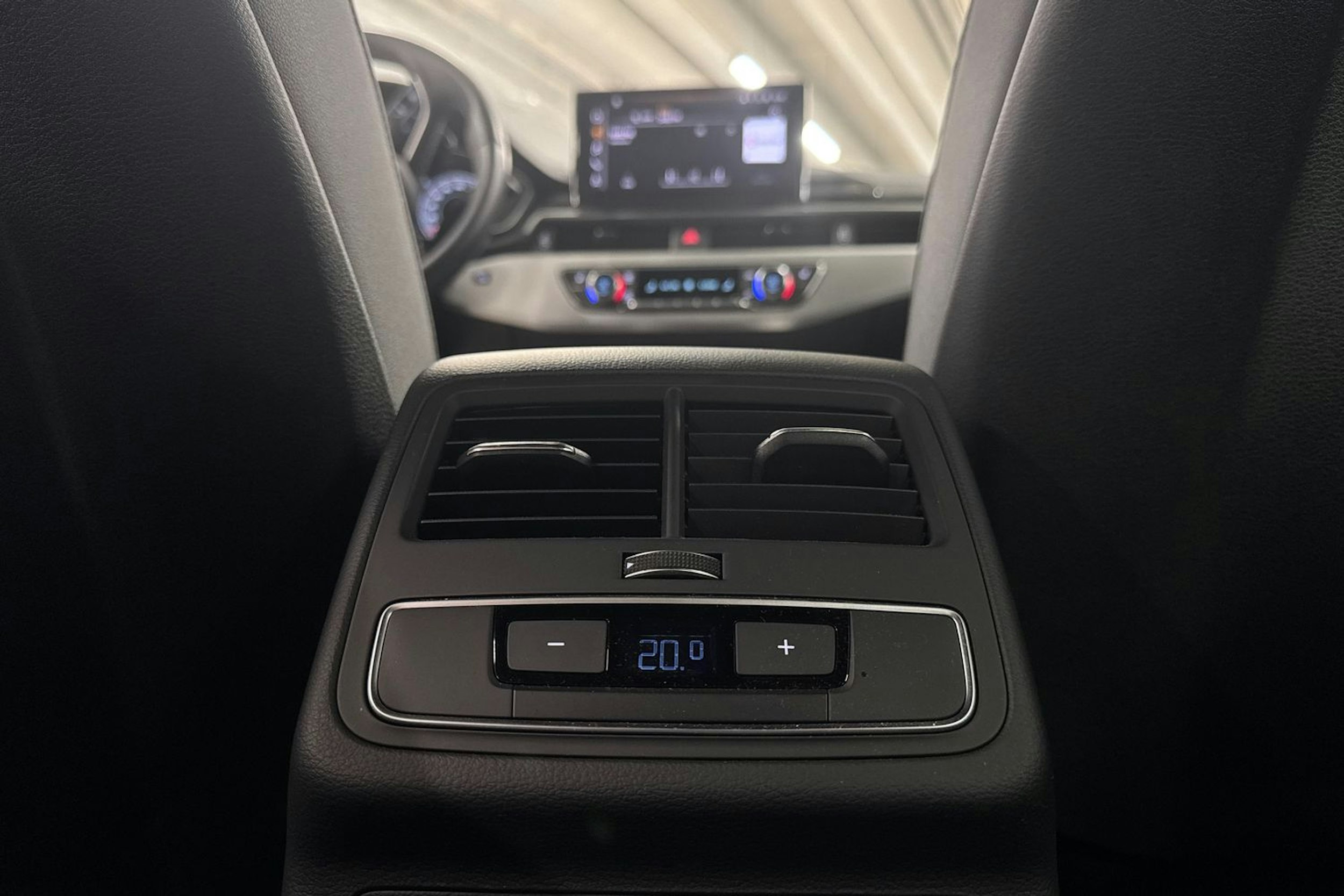 valkoinen Audi A4 2022 kuva 35.