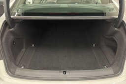 valkoinen Audi A4 2022 kuva 36.