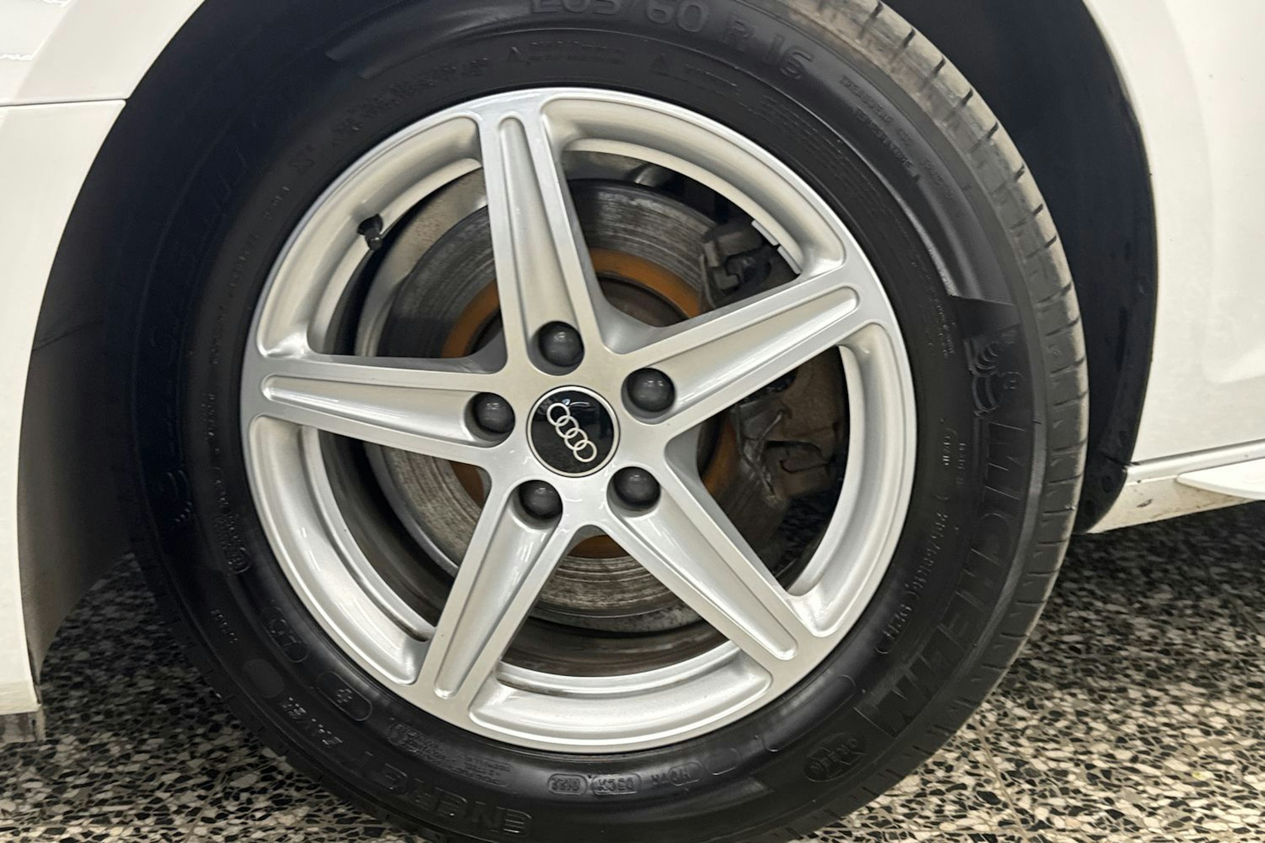 valkoinen Audi A4 2022 kuva 37.