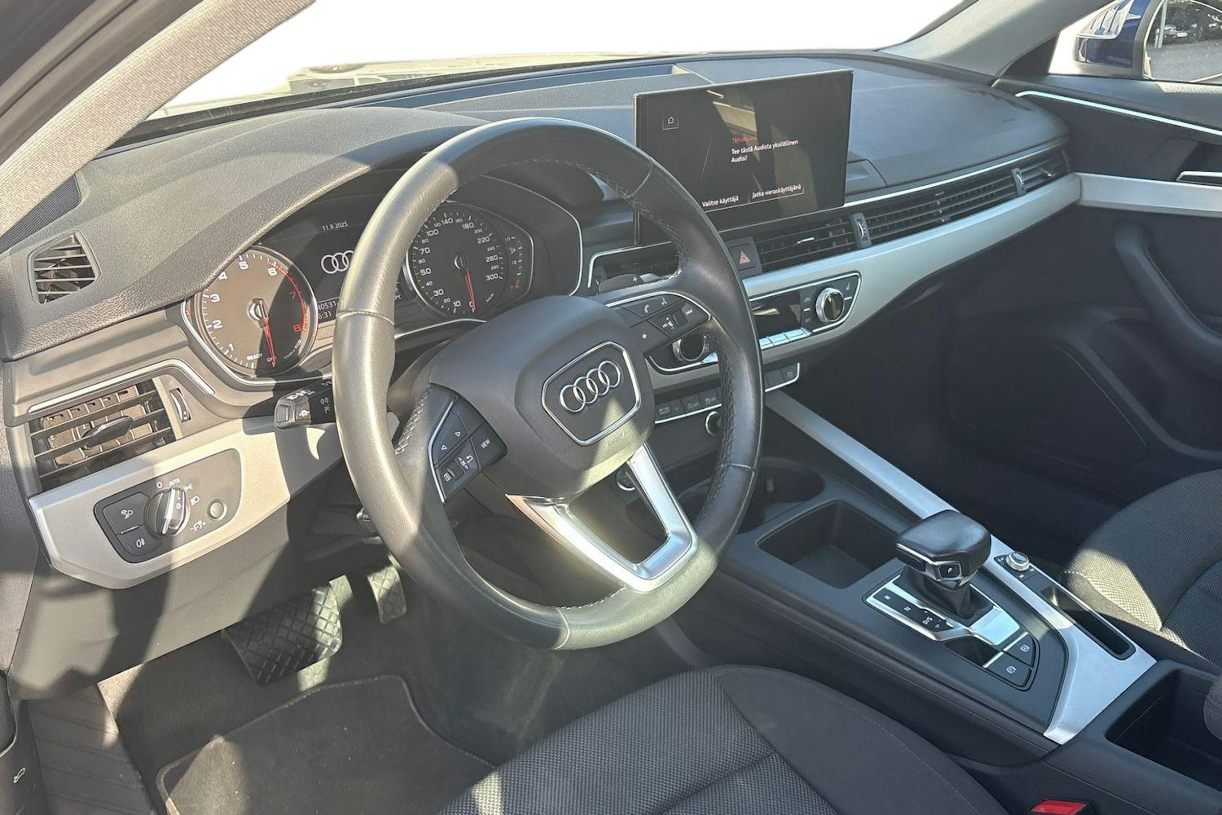 sininen Audi A4 2022 kuva 3.