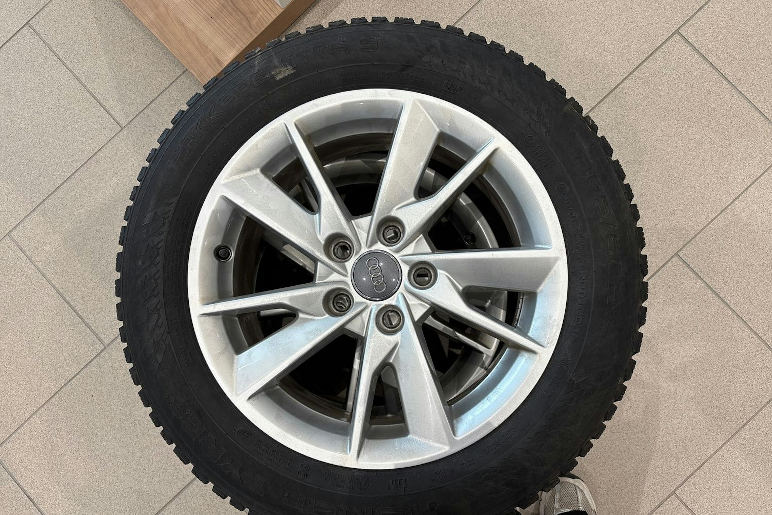 sininen Audi A4 2022 kuva 13.