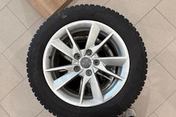 sininen Audi A4 2022 kuva 13.