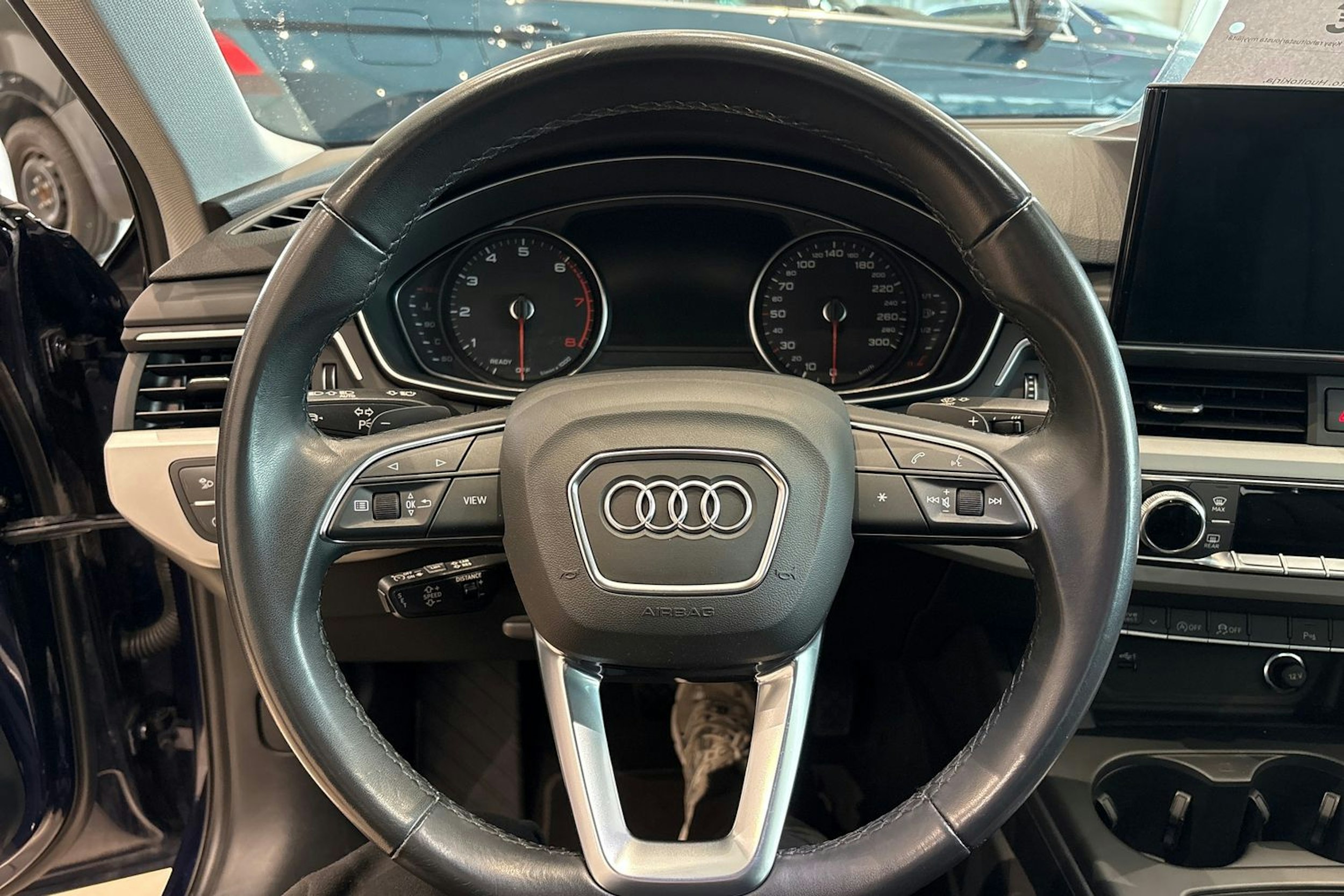 sininen Audi A4 2022 kuva 16.