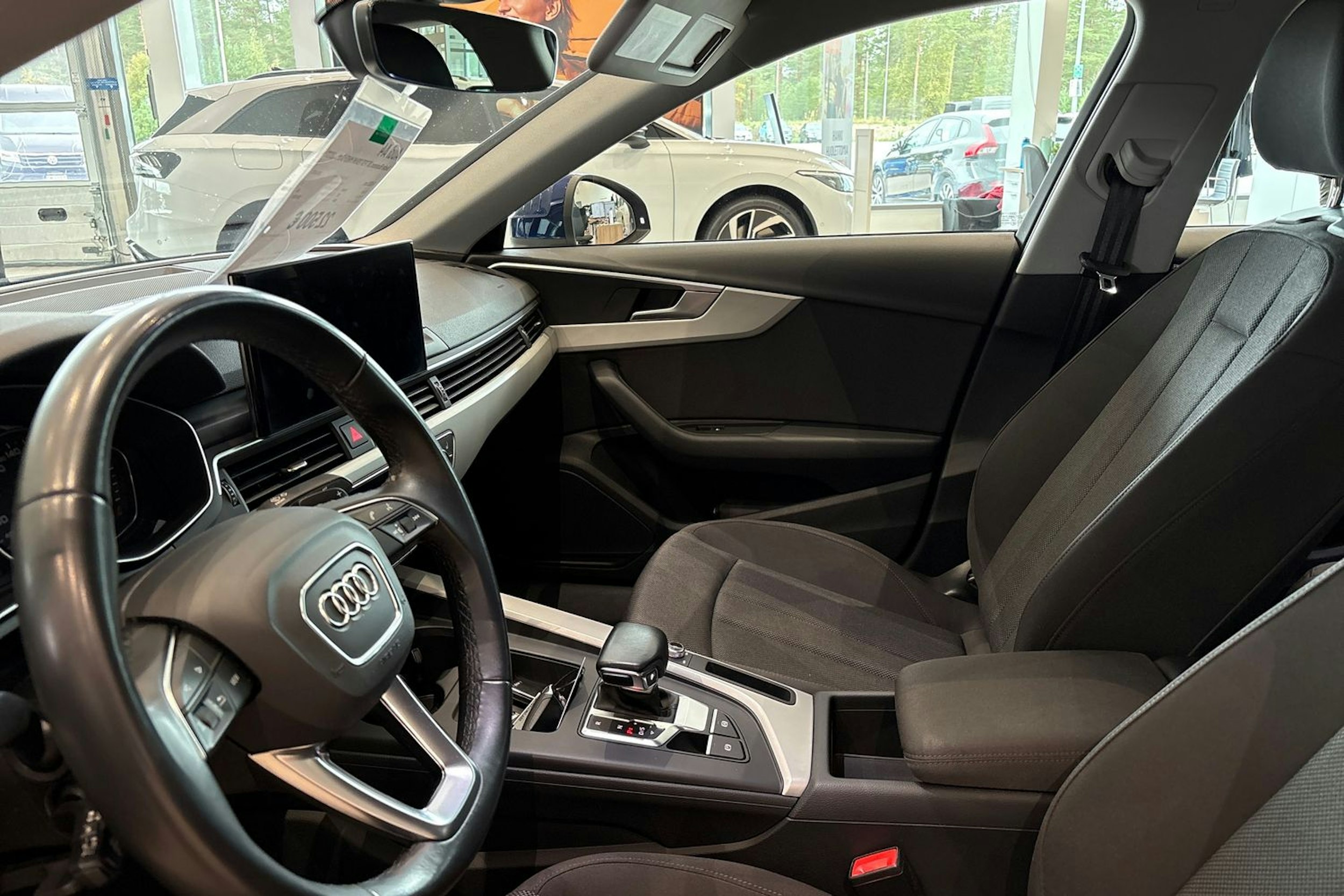 sininen Audi A4 2022 kuva 20.