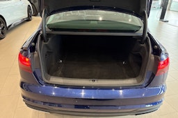 sininen Audi A4 2022 kuva 21.