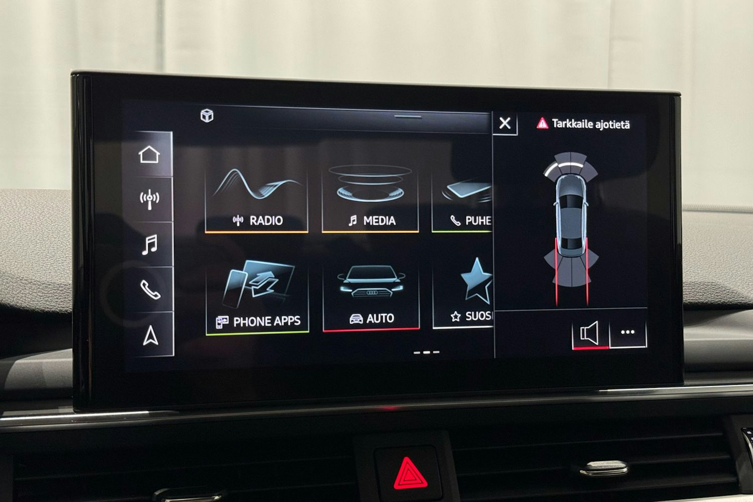 sininen Audi A4 2022 kuva 23.