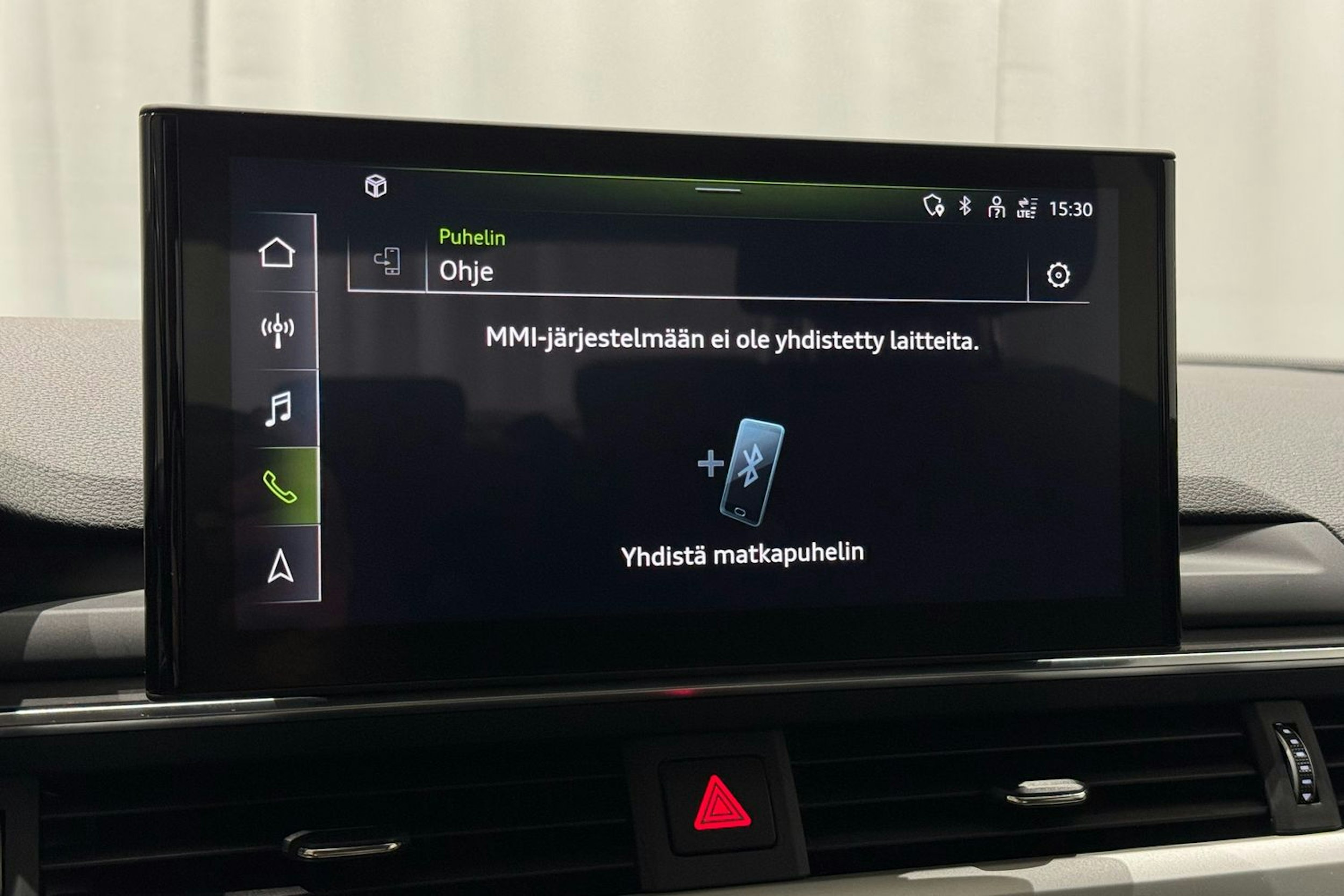 sininen Audi A4 2022 kuva 25.